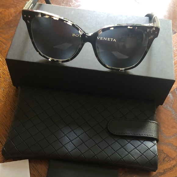 NWT - Bottega Venetta Sunglasses MSRP $495 - Picture 2 of 7
